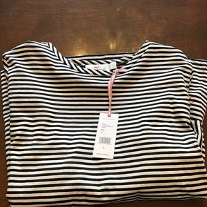 Vineyard vines, women’s large, black and white, striped bell sleeve top
